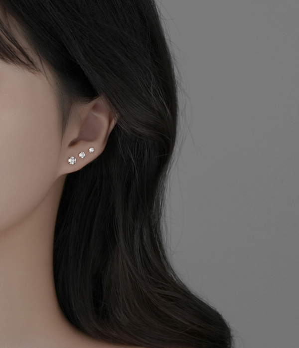 S999純銀｜閃耀四爪鋯石耳環
