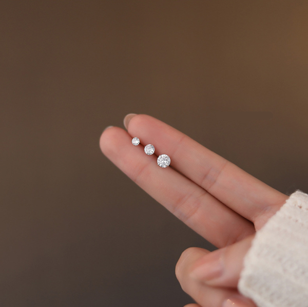 S999純銀｜閃耀四爪鋯石耳環