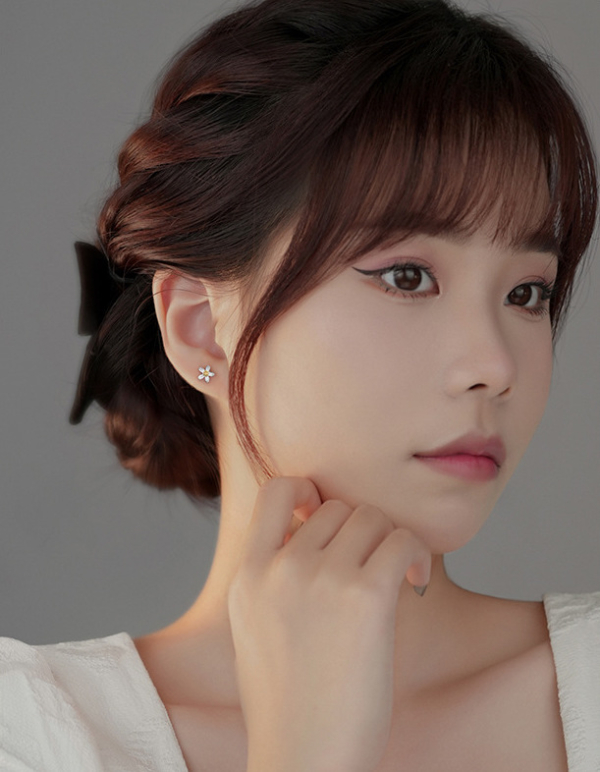 S999純銀｜小菊花耳環