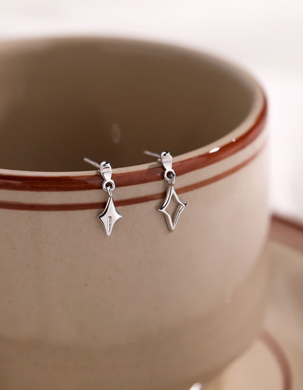 S999純銀｜不對稱四芒星耳環
