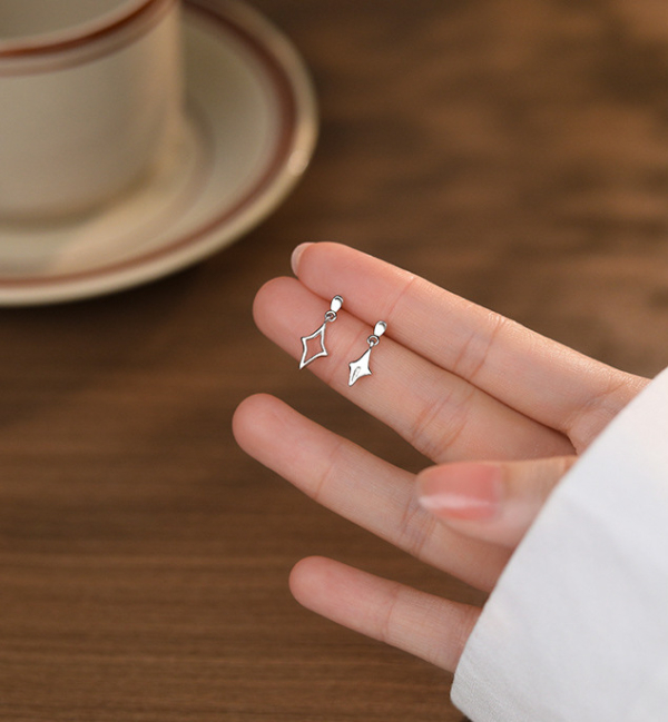 S999純銀｜不對稱四芒星耳環