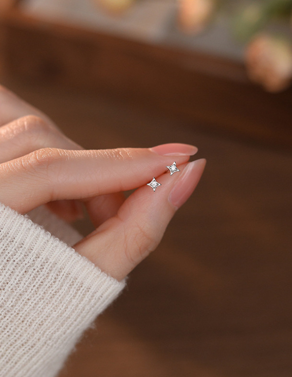 S999純銀｜精緻星閃耳環