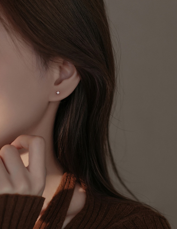 S999純銀｜精緻星閃耳環
