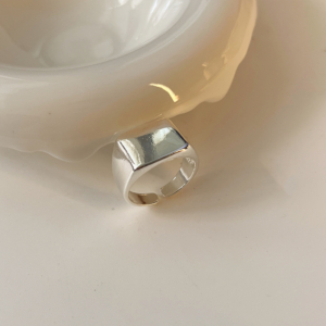 HM250222 寬版光面方形戒指